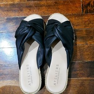 Women's Sz 9 leather top and  rubber sole sandal 3/4 " platform, barely worn NSH